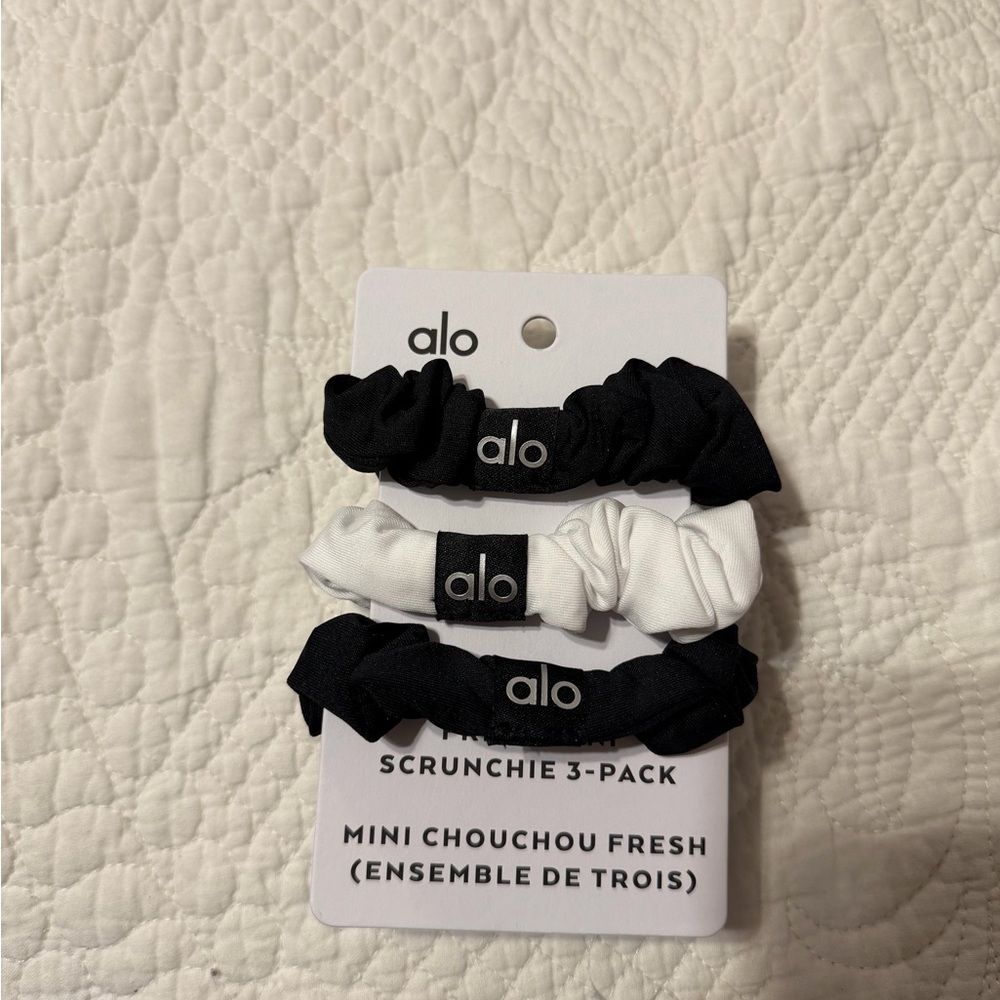 ALO Yoga Scrunchie Trio - Black and White